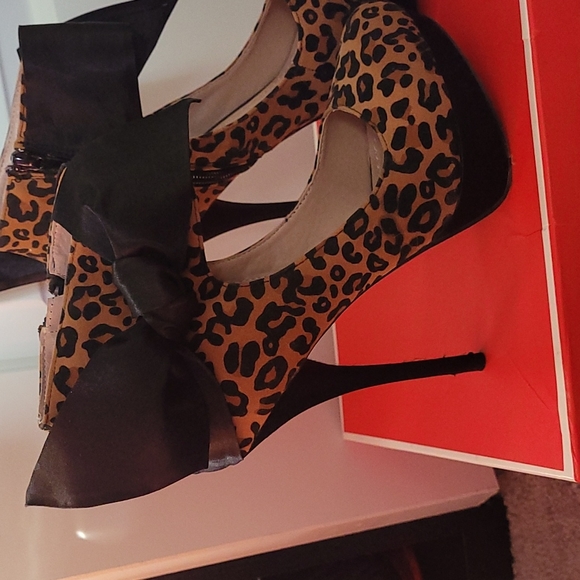Animal print Heels - Picture 2 of 4